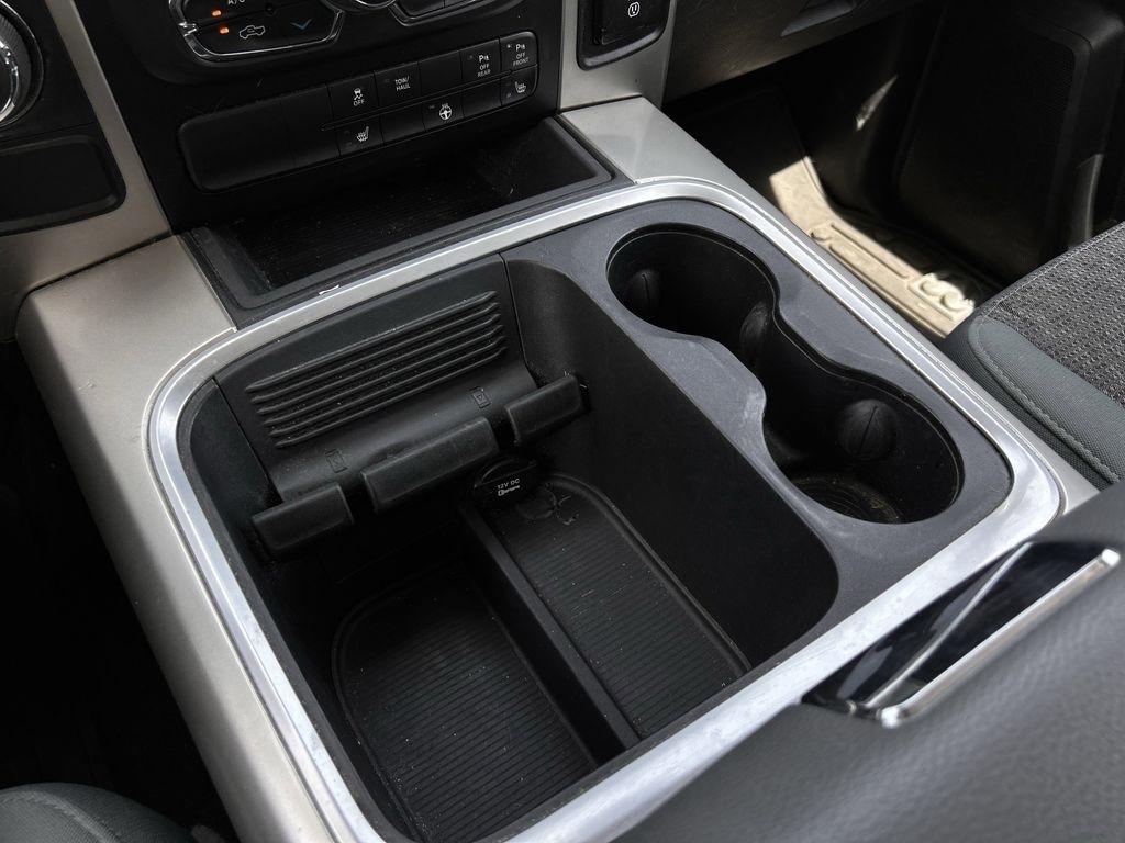 RAM 1500 SLT Crew Cab SWB 2WD 2016