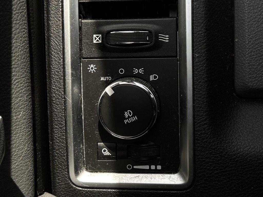 RAM 1500 SLT Crew Cab SWB 2WD 2016