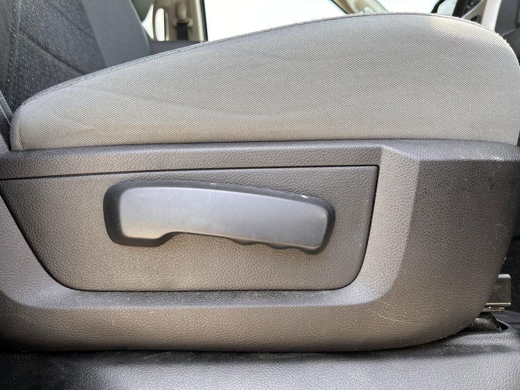 RAM 1500 SLT Crew Cab SWB 2WD 2016