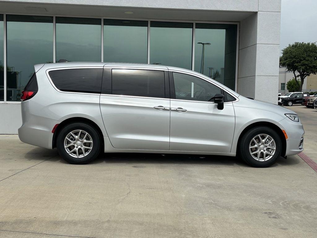 Chrysler Pacifica Select 2026