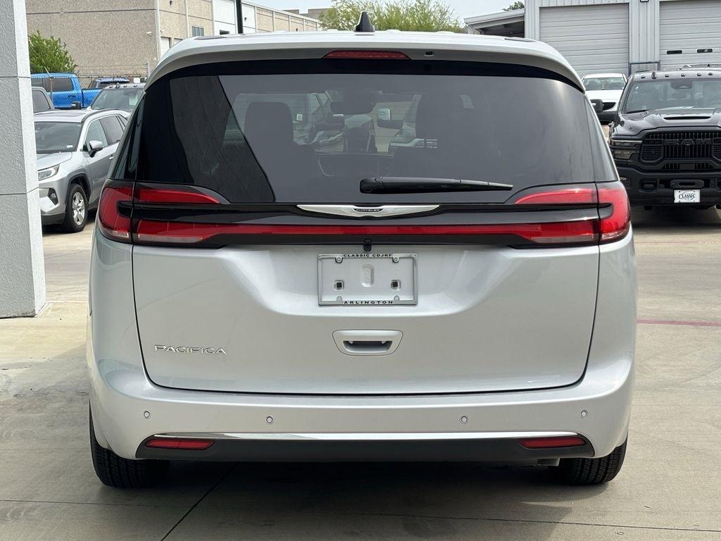 Chrysler Pacifica Select 2026