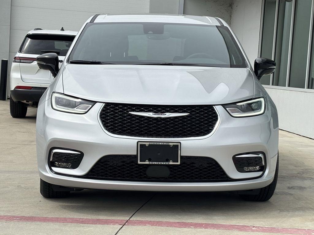 Chrysler Pacifica Select 2026