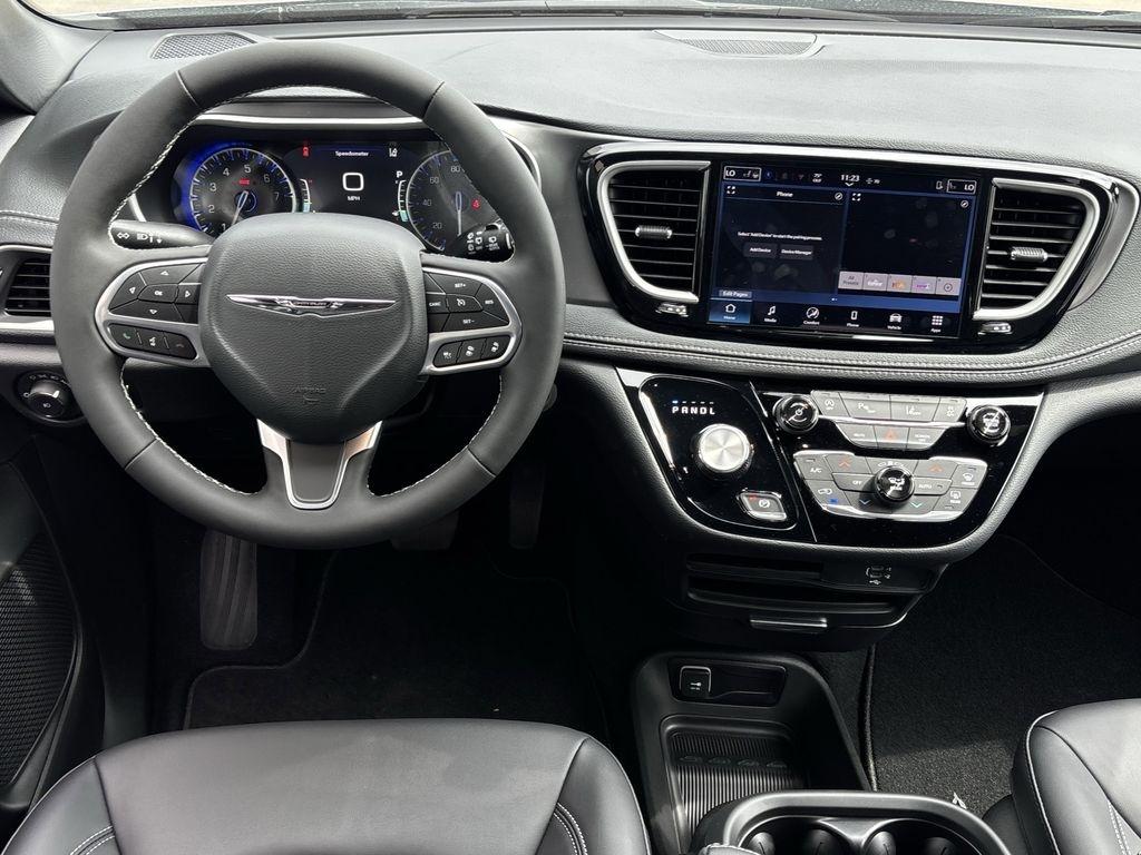 Chrysler Pacifica Select 2026