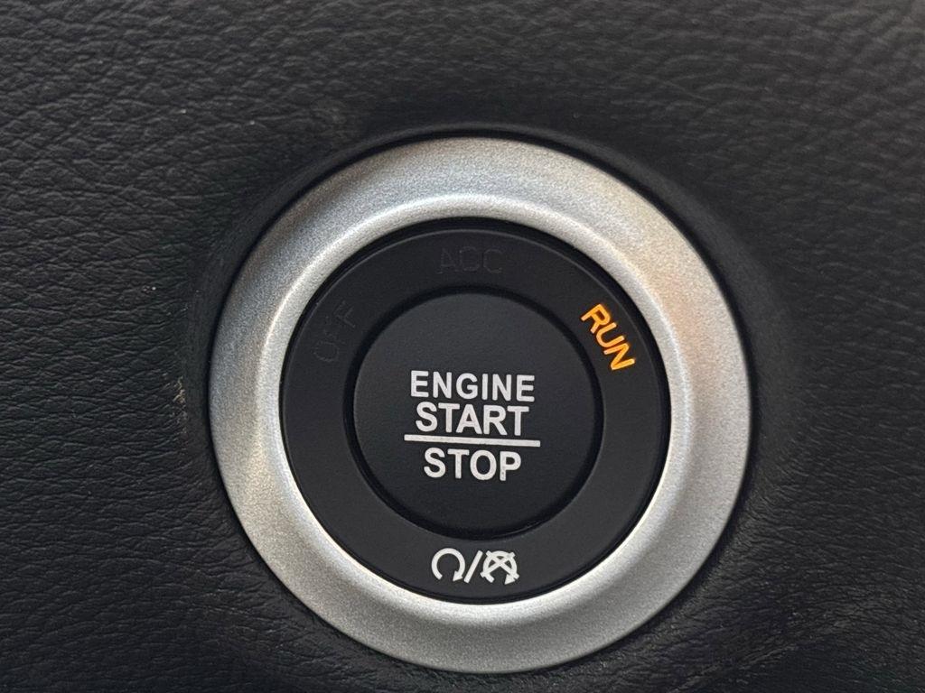 Chrysler Pacifica Select 2026