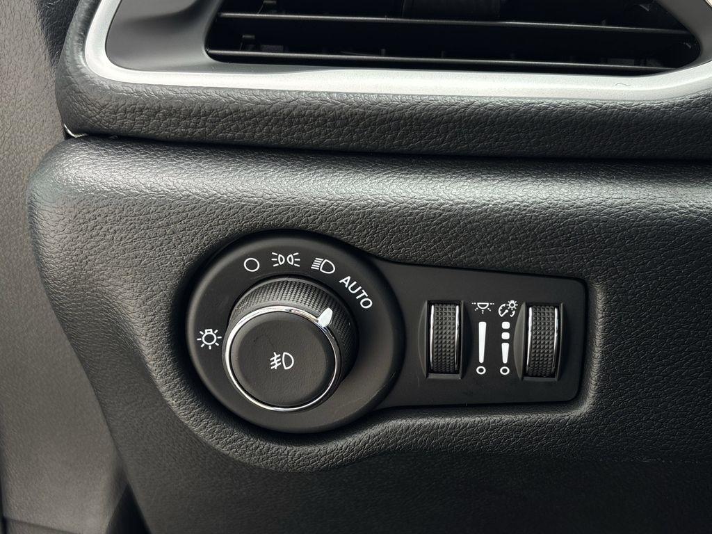 Chrysler Pacifica Select 2026