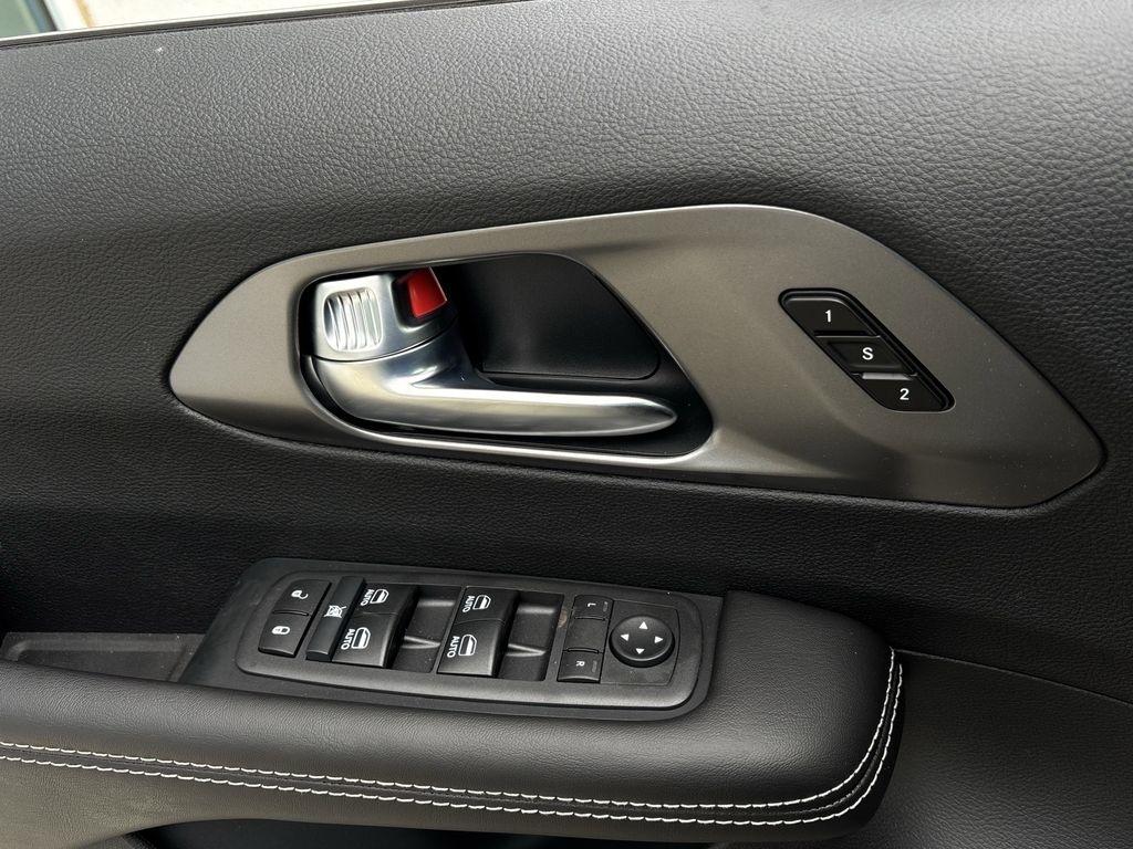 Chrysler Pacifica Select 2026