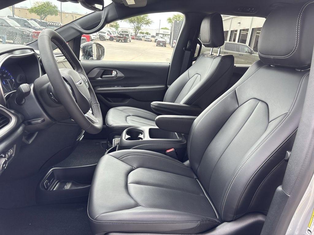 Chrysler Pacifica Select 2026
