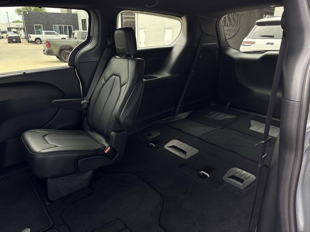 Chrysler Pacifica Select 2026