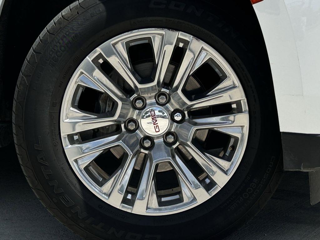 GMC Yukon XL Denali 4WD 2024