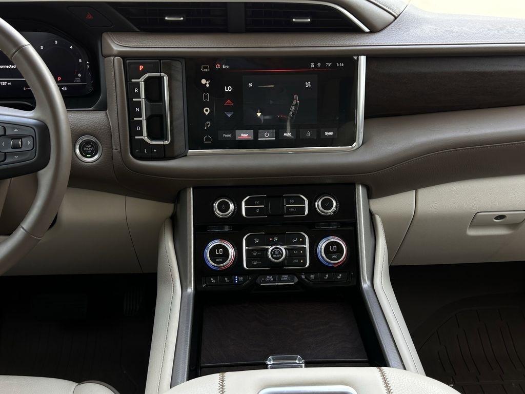 GMC Yukon XL Denali 4WD 2024