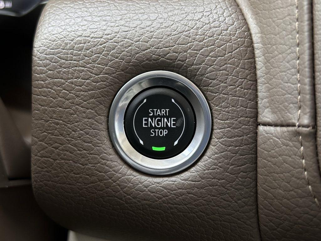 GMC Yukon XL Denali 4WD 2024