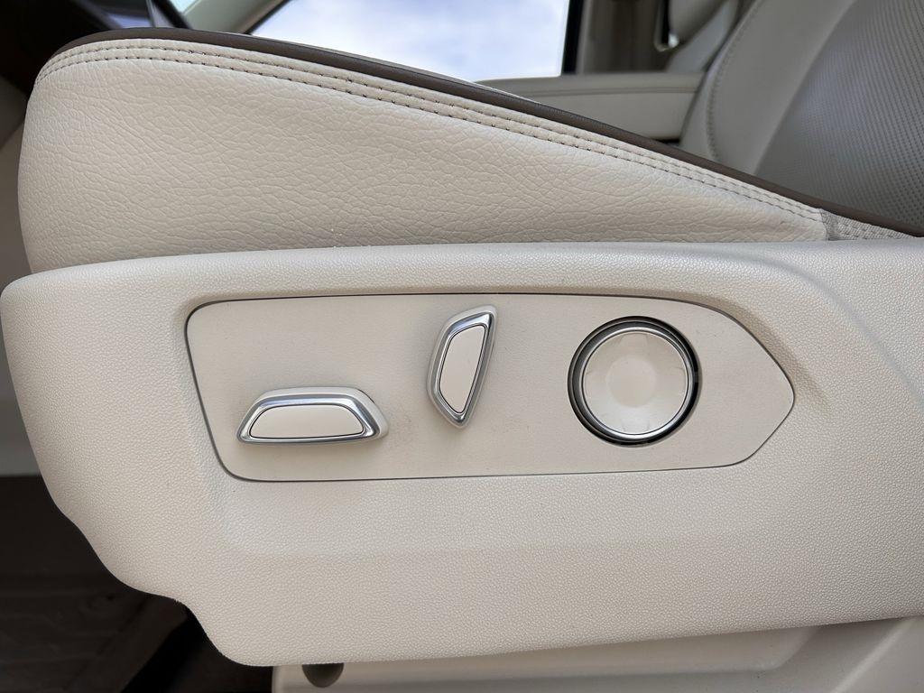 GMC Yukon XL Denali 4WD 2024