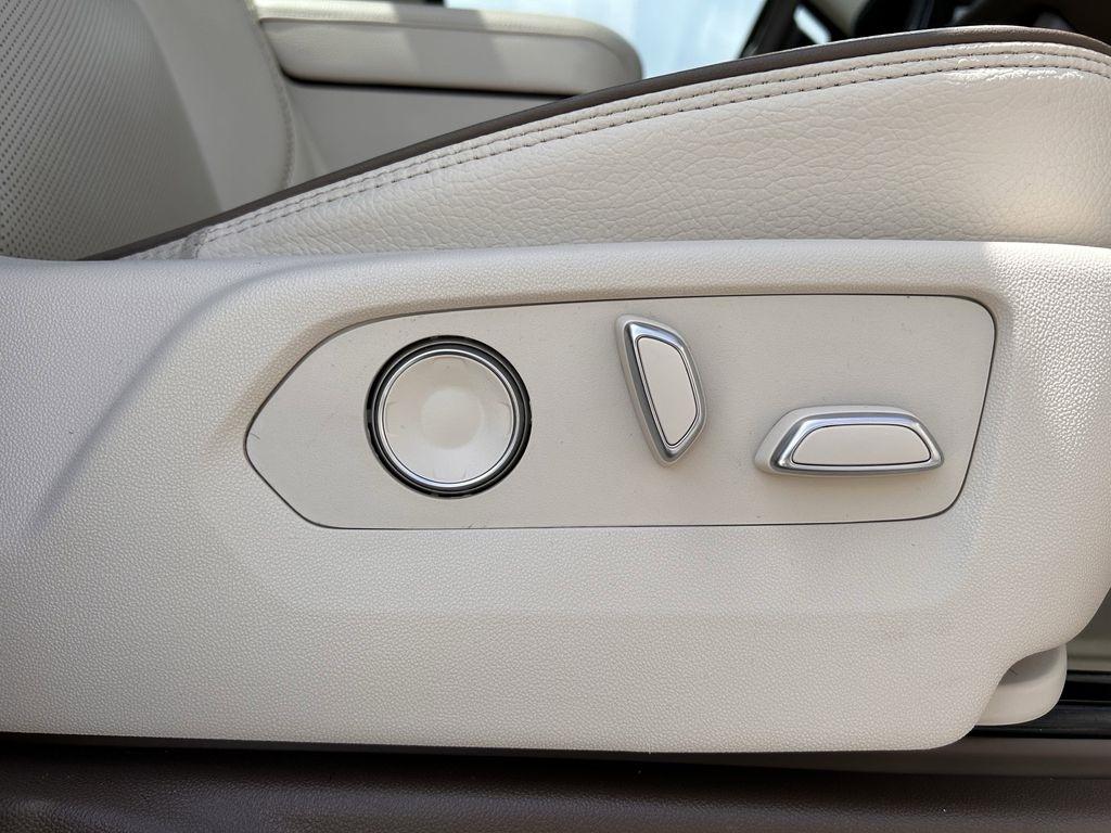 GMC Yukon XL Denali 4WD 2024
