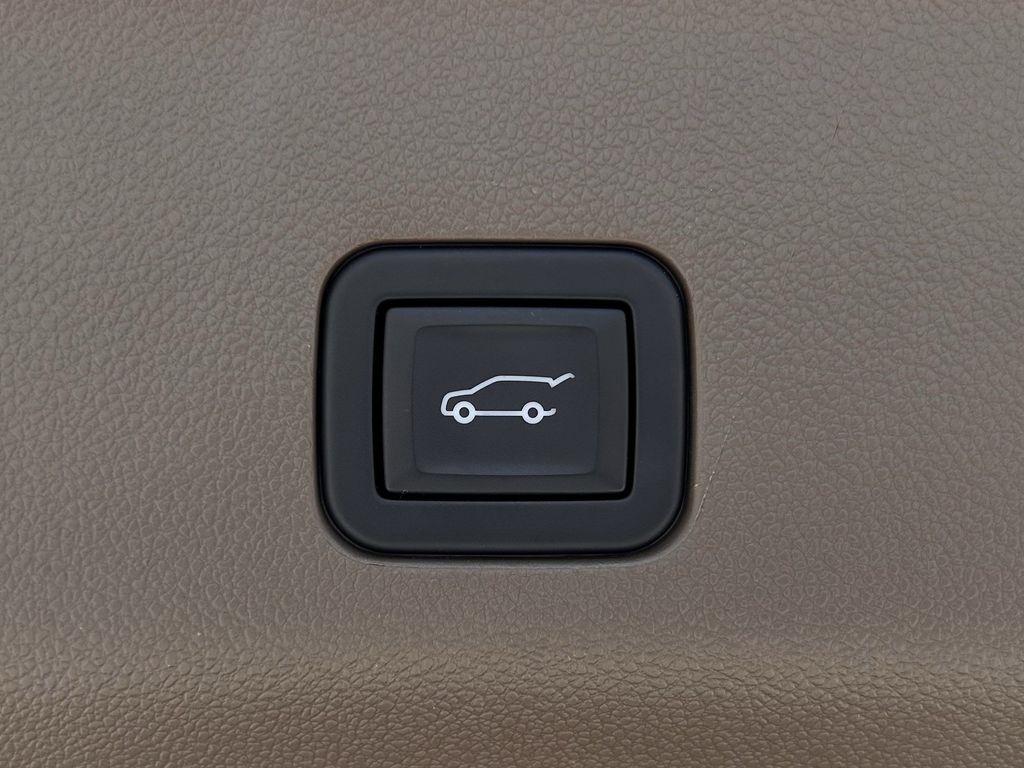 GMC Yukon XL Denali 4WD 2024