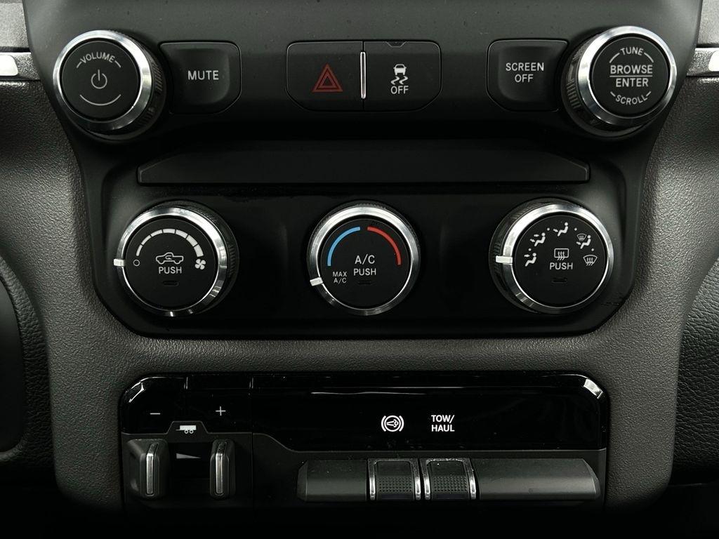 RAM 3500 Big Horn Crew Cab LWB 4WD DRW 2024