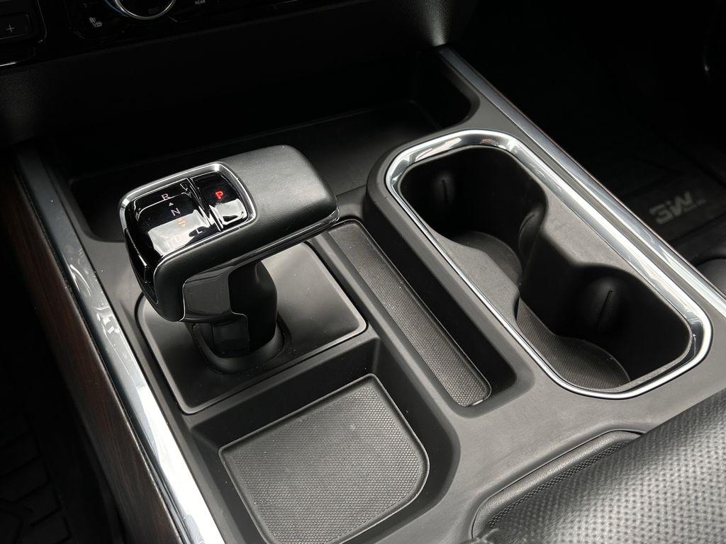 GMC Sierra 1500 SLT Crew Cab 4WD 2024