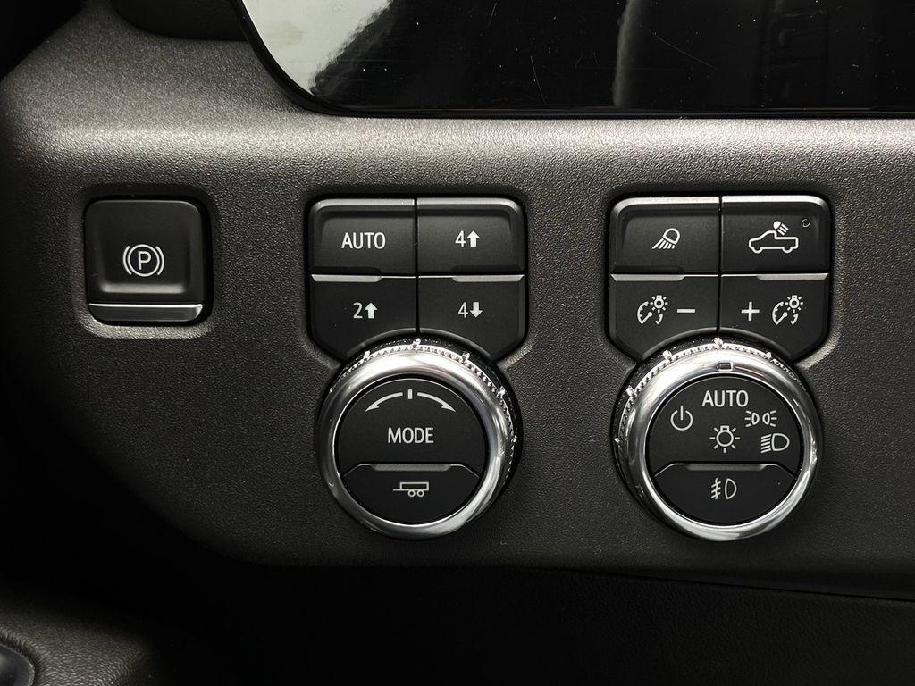 GMC Sierra 1500 SLT Crew Cab 4WD 2024