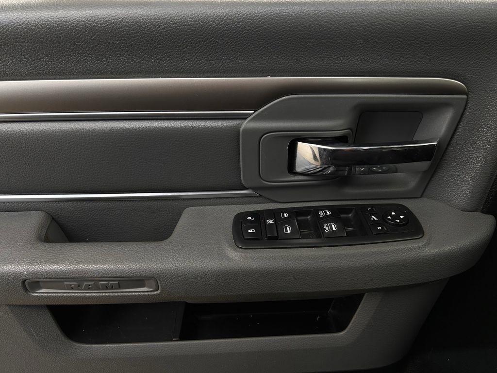 RAM 1500 SLT Crew Cab SWB 4WD 2018