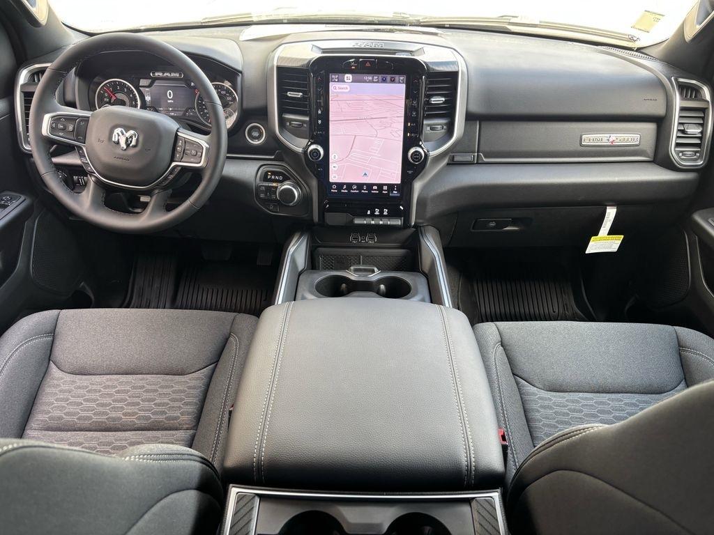 RAM 1500 Big Horn Crew Cab SWB 4WD 2026