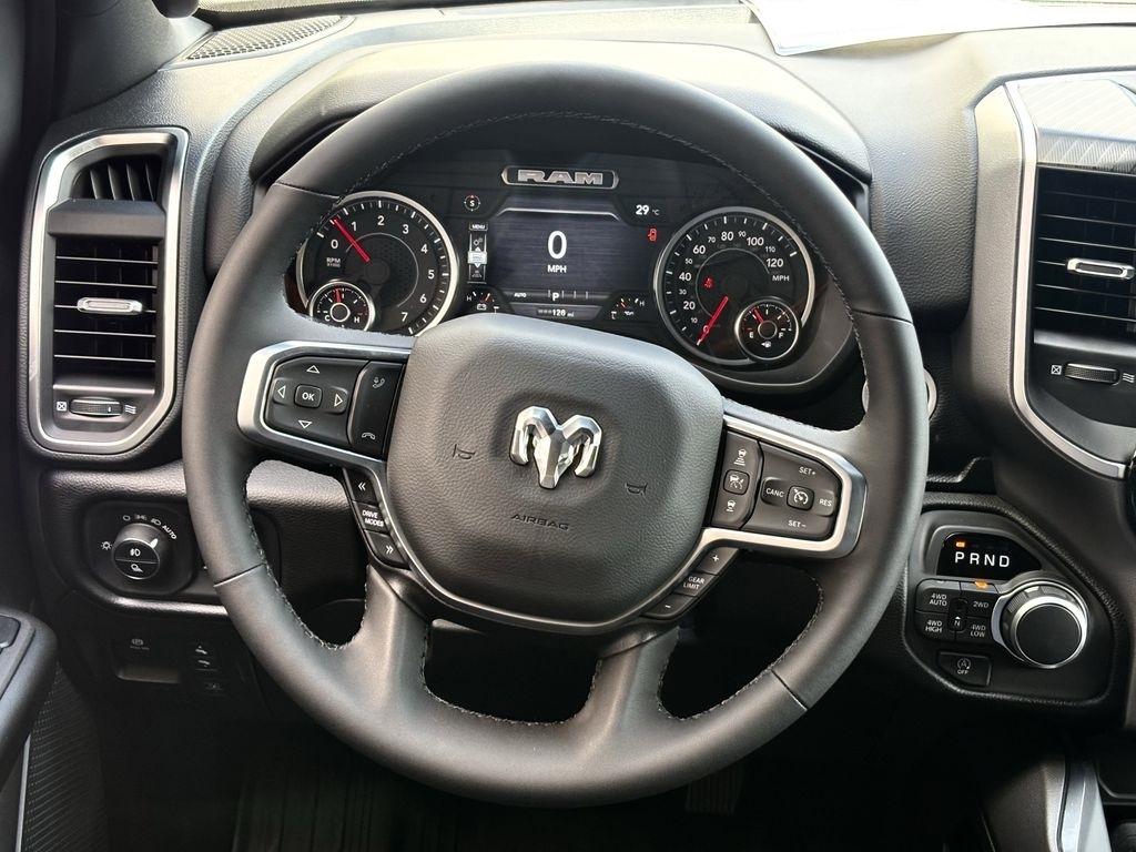 RAM 1500 Big Horn Crew Cab SWB 4WD 2026