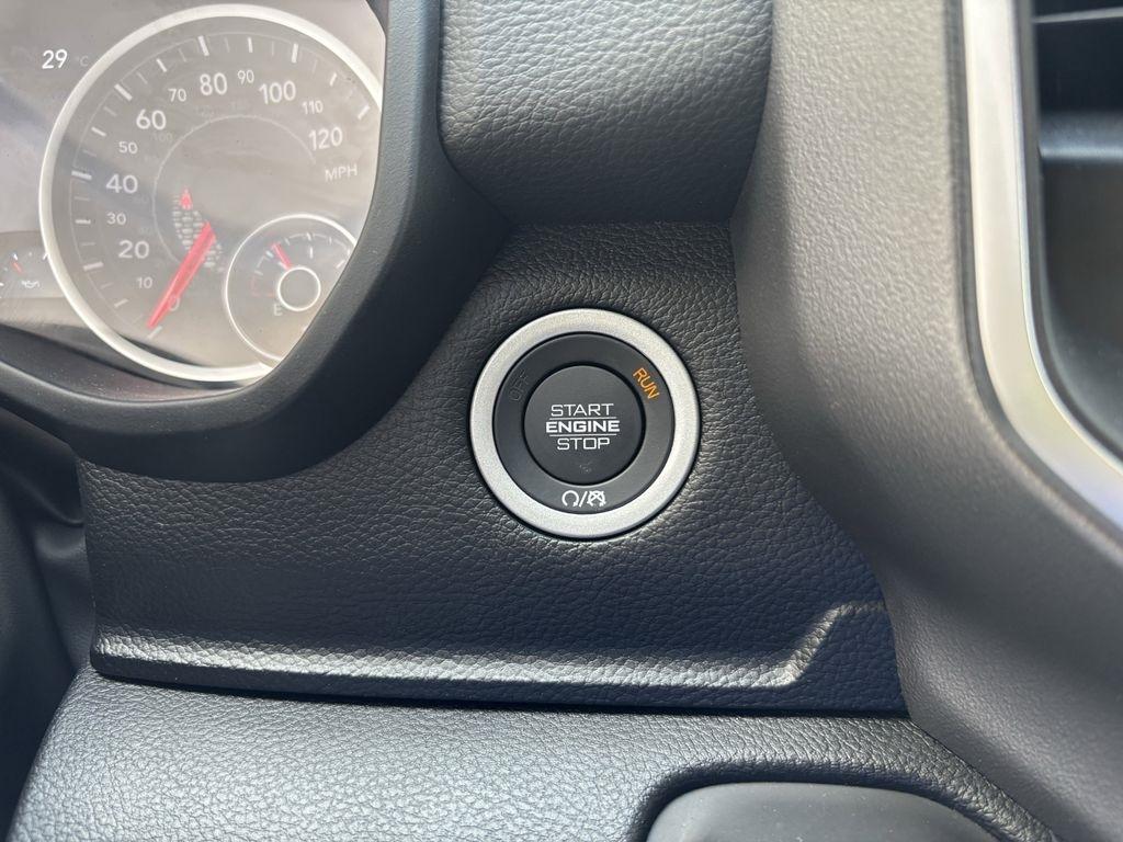 RAM 1500 Big Horn Crew Cab SWB 4WD 2026