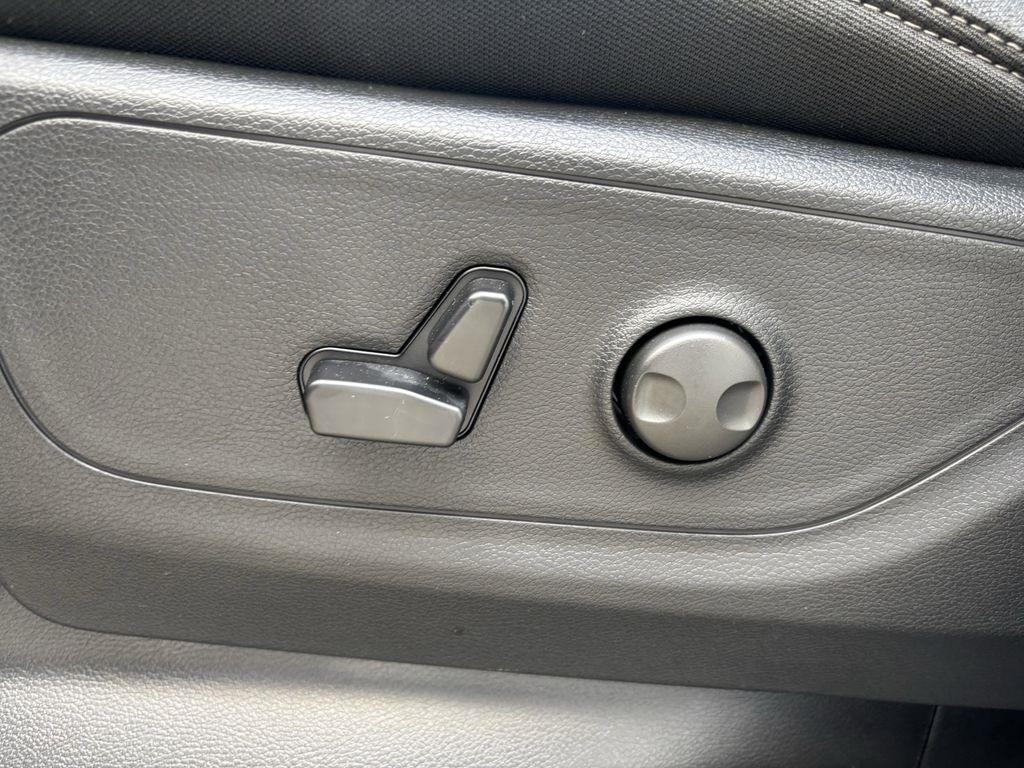 RAM 1500 Big Horn Crew Cab SWB 4WD 2026