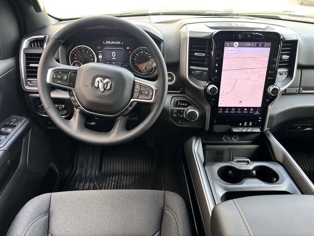 RAM 1500 Big Horn Crew Cab SWB 4WD 2026