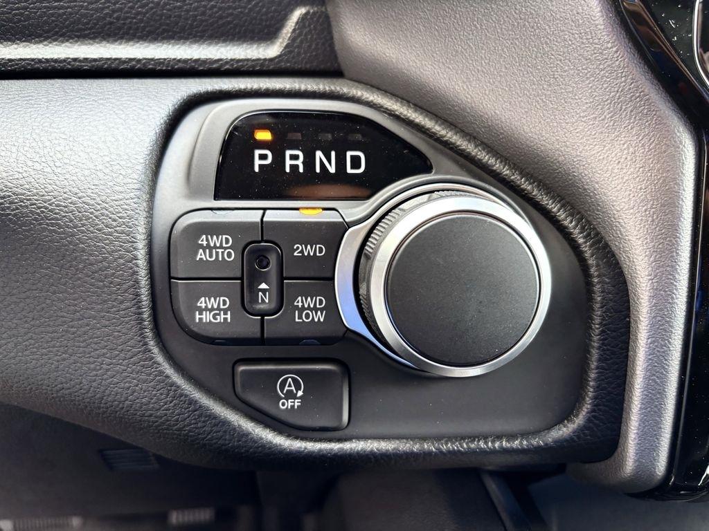 RAM 1500 Big Horn Crew Cab SWB 4WD 2026