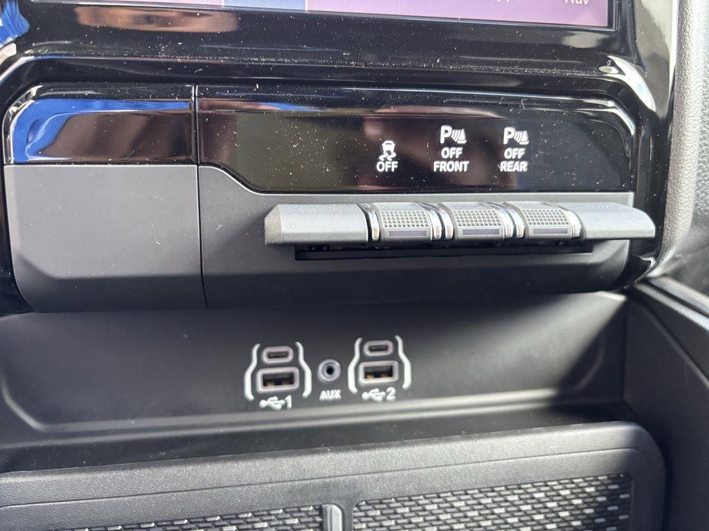 RAM 1500 Big Horn Crew Cab SWB 4WD 2026