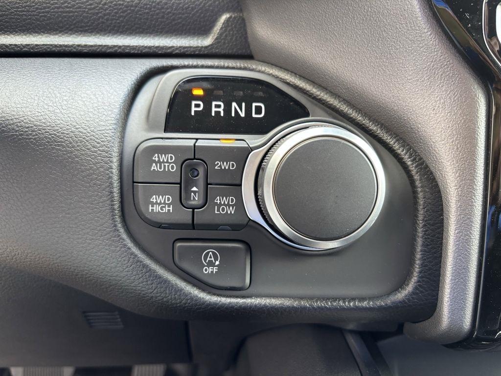 RAM 1500 Big Horn Crew Cab SWB 4WD 2026