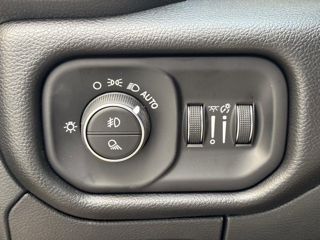 RAM 1500 Big Horn Crew Cab SWB 4WD 2026