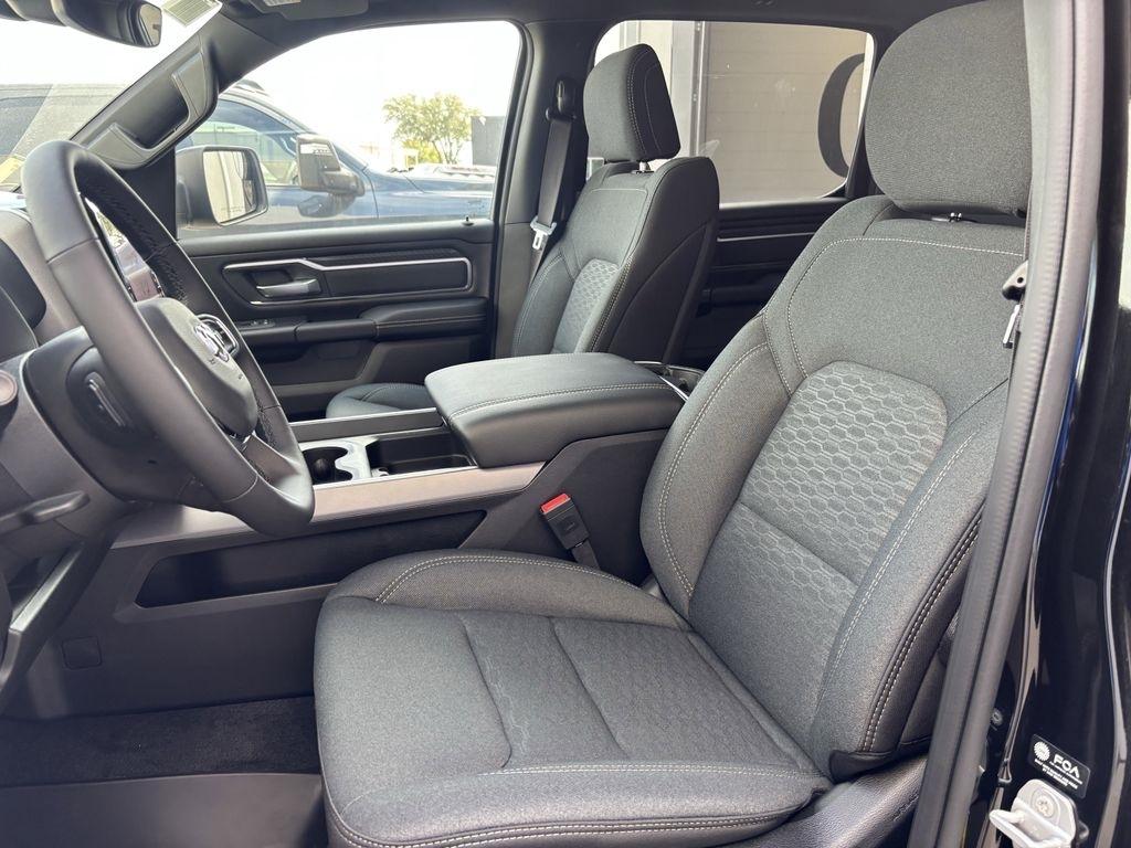 RAM 1500 Big Horn Crew Cab SWB 4WD 2026