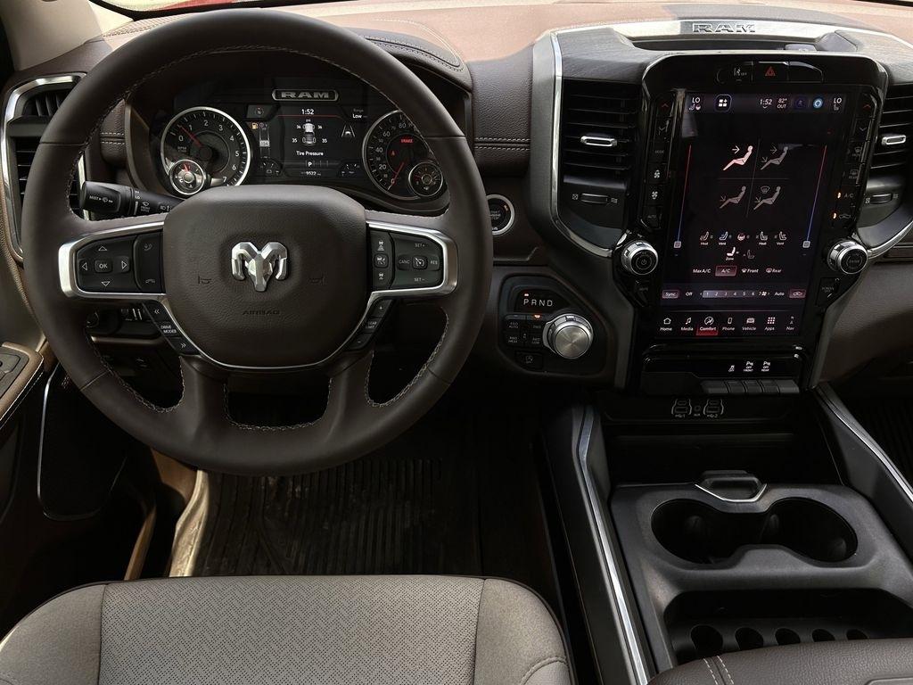 RAM 1500 Laramie Crew Cab SWB 4WD 2025