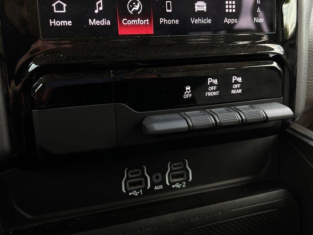 RAM 1500 Laramie Crew Cab SWB 4WD 2025