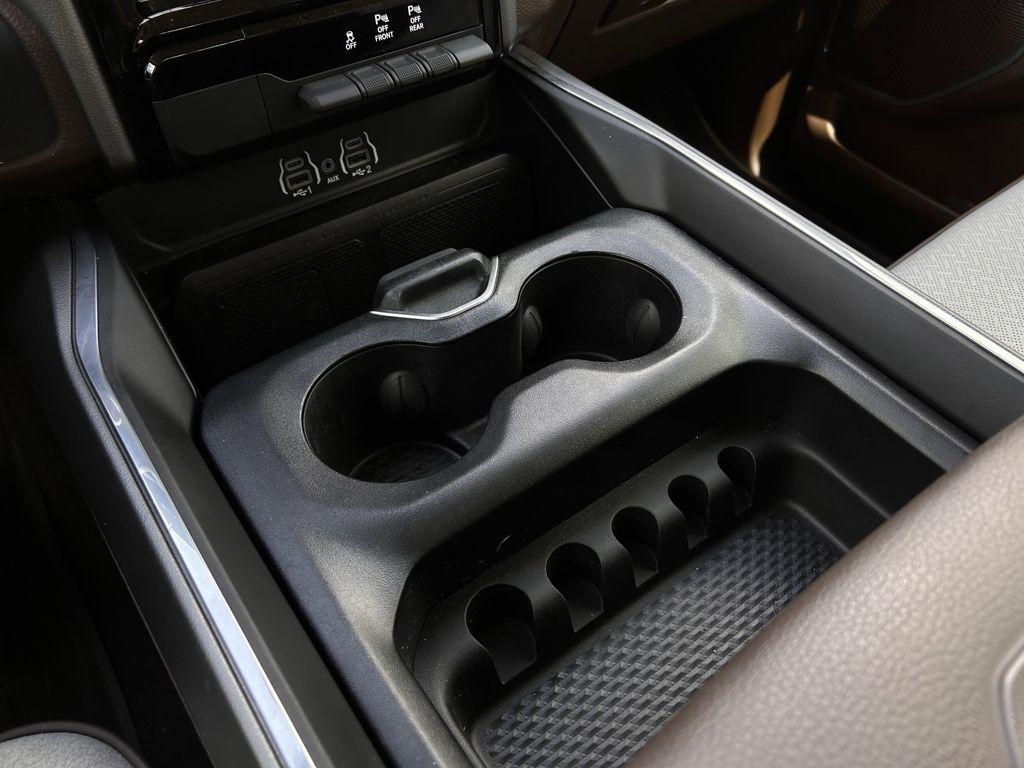 RAM 1500 Laramie Crew Cab SWB 4WD 2025