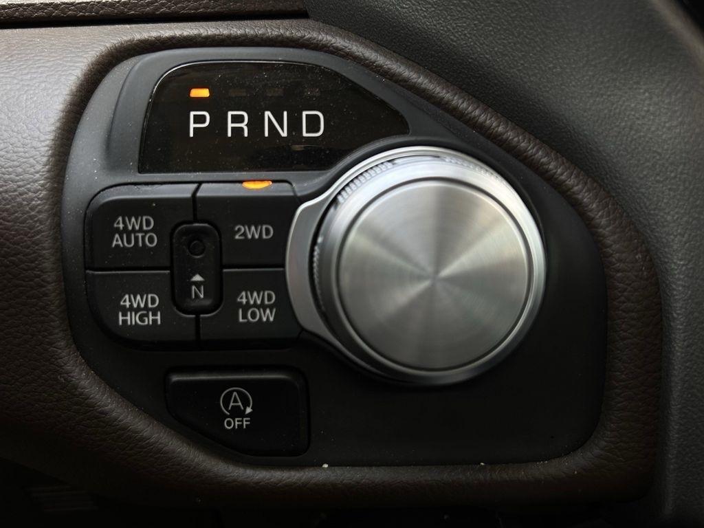 RAM 1500 Laramie Crew Cab SWB 4WD 2025