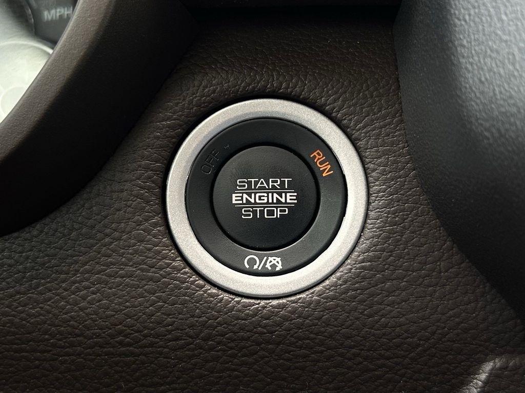 RAM 1500 Laramie Crew Cab SWB 4WD 2025