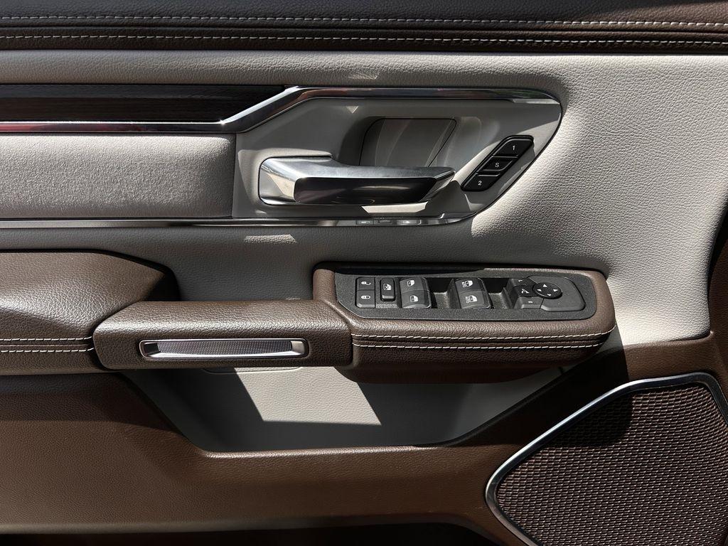 RAM 1500 Laramie Crew Cab SWB 4WD 2025