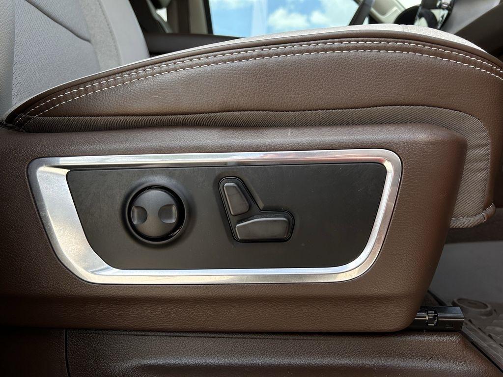 RAM 1500 Laramie Crew Cab SWB 4WD 2025