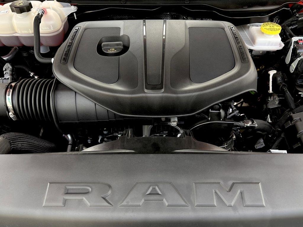 RAM 1500 Laramie Crew Cab SWB 4WD 2025