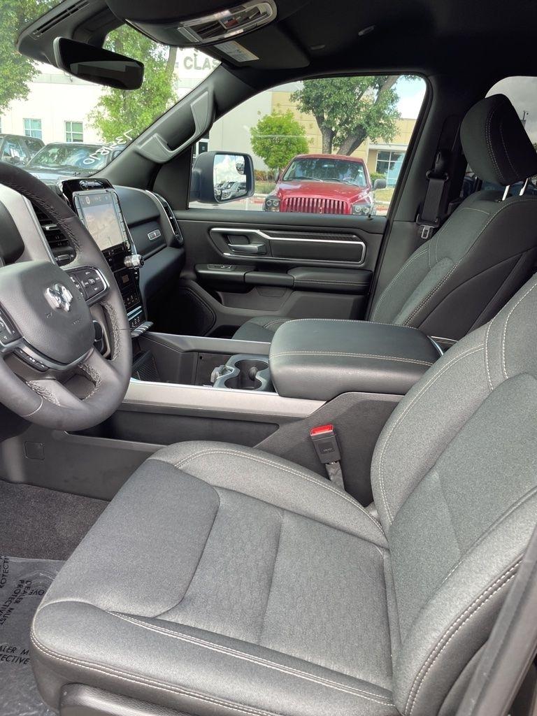 RAM 1500 Big Horn Crew Cab SWB 4WD 2026