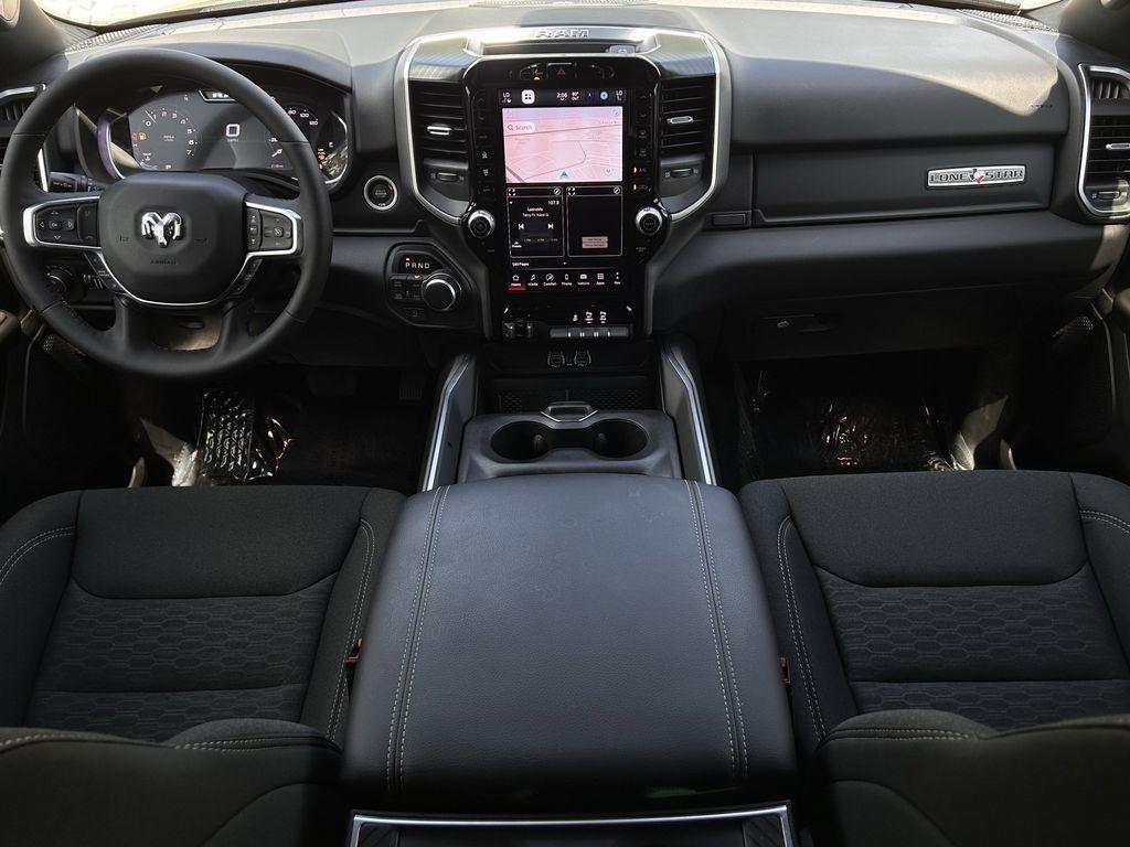 RAM 1500 Big Horn Crew Cab SWB 4WD 2026