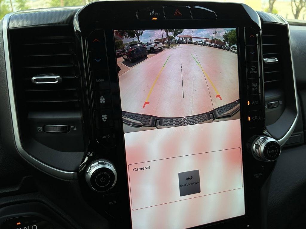 RAM 1500 Big Horn Crew Cab SWB 4WD 2026