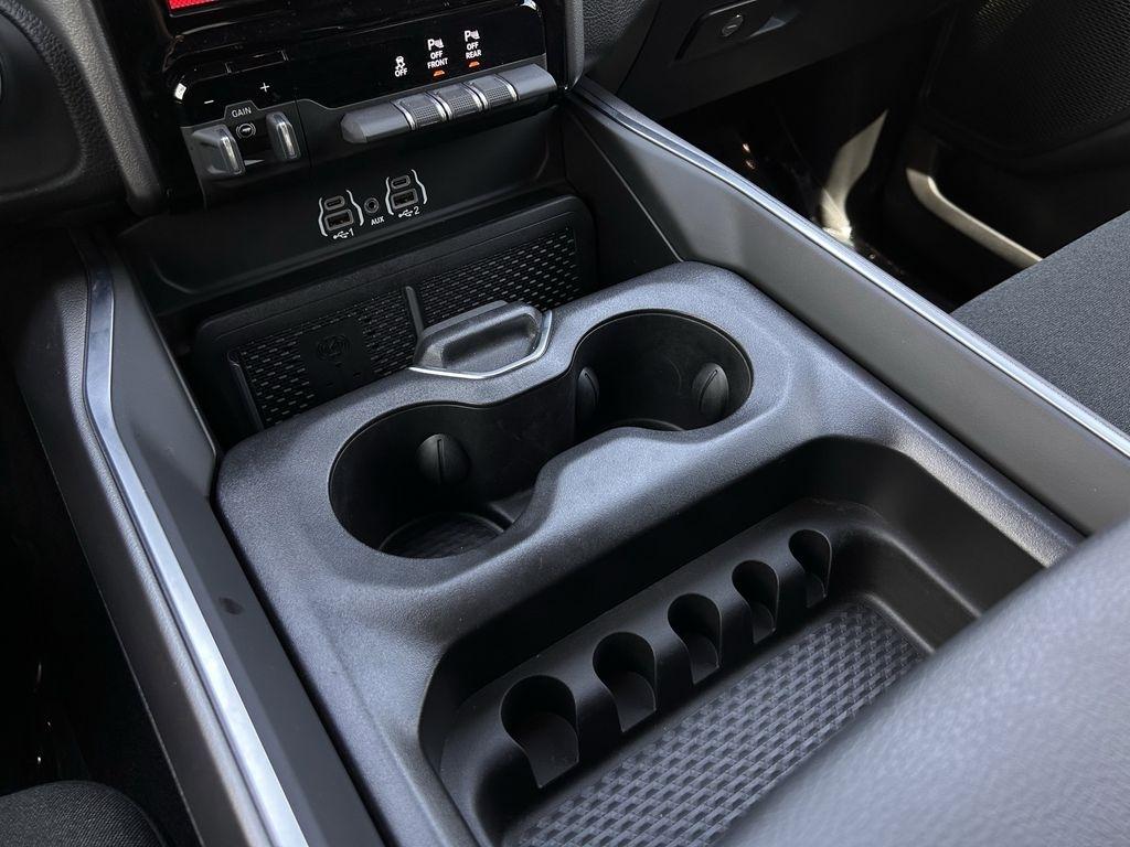 RAM 1500 Big Horn Crew Cab SWB 4WD 2026