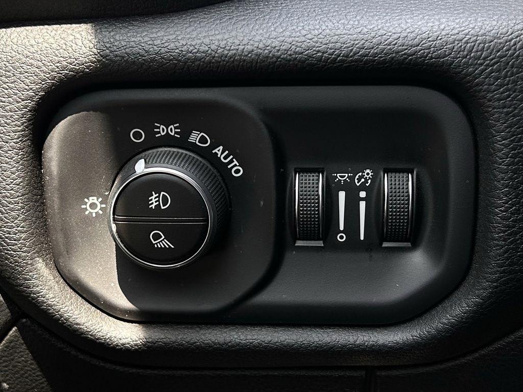 RAM 1500 Big Horn Crew Cab SWB 4WD 2026