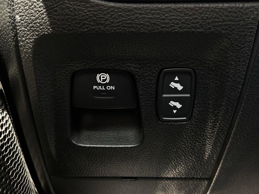 RAM 1500 Big Horn Crew Cab SWB 4WD 2026