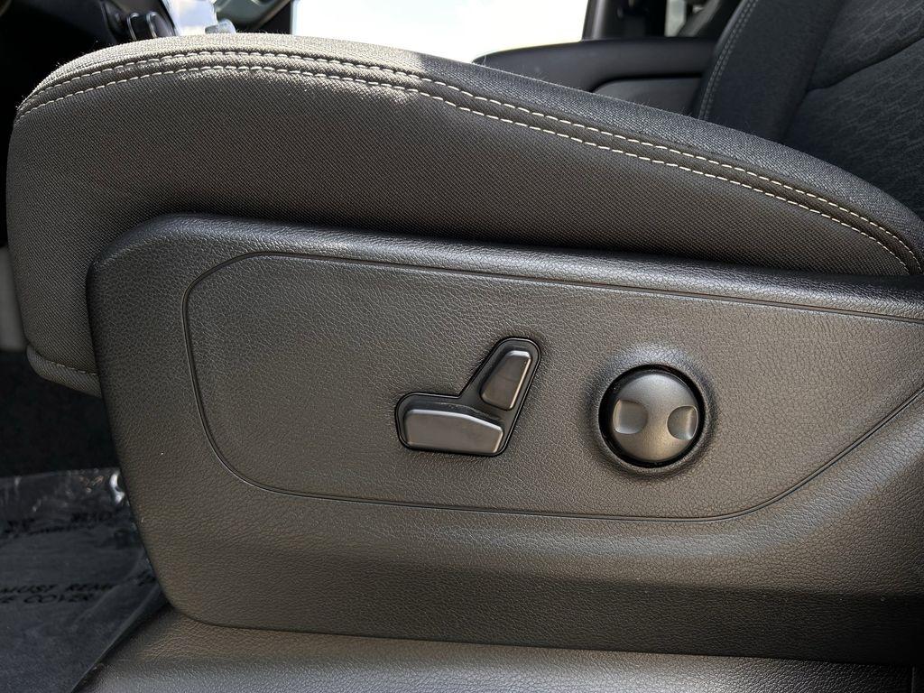 RAM 1500 Big Horn Crew Cab SWB 4WD 2026