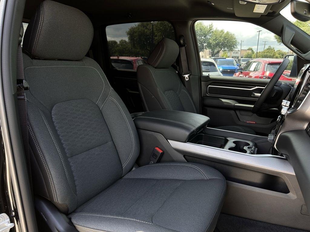 RAM 1500 Big Horn Crew Cab SWB 4WD 2026