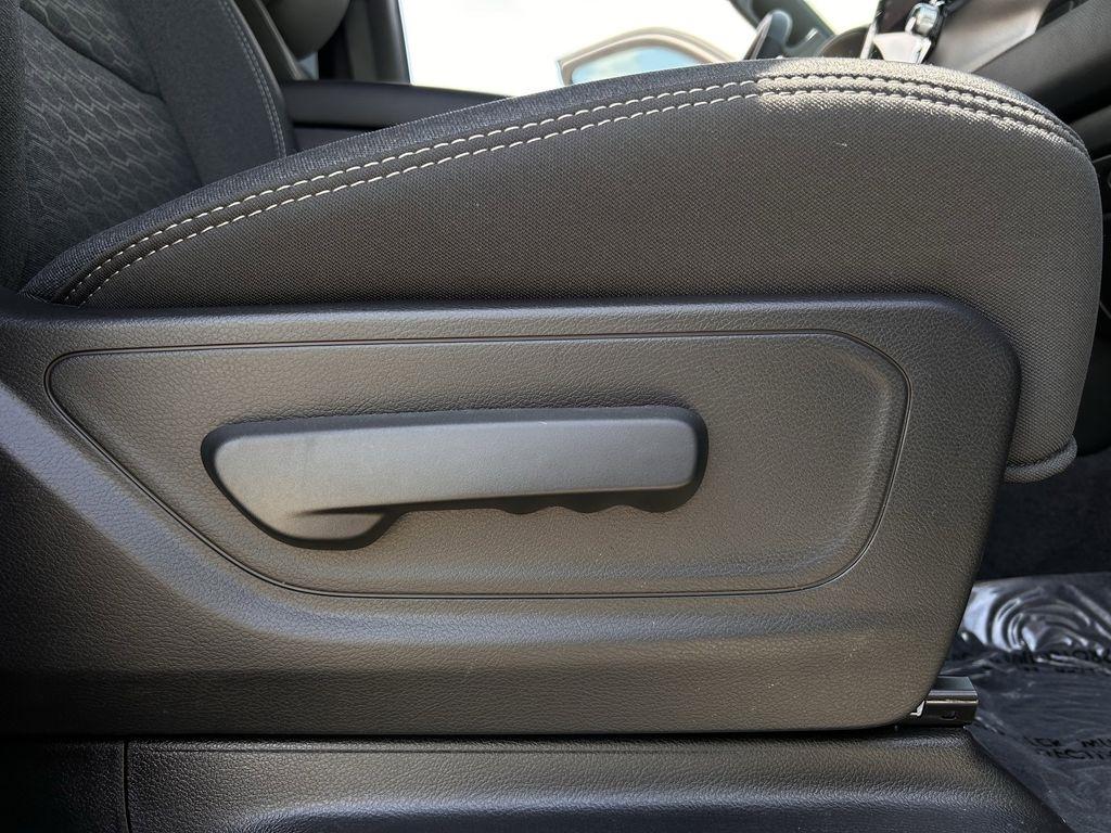 RAM 1500 Big Horn Crew Cab SWB 4WD 2026