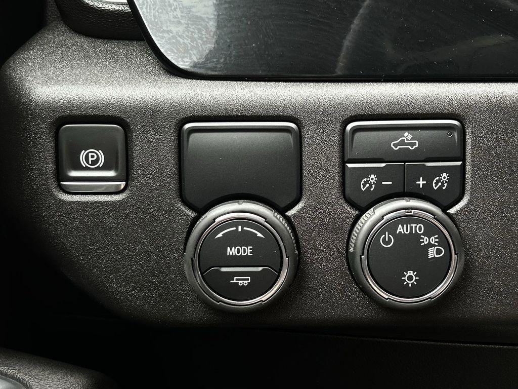 Chevrolet Silverado 1500 LT Crew Cab 2WD 2025